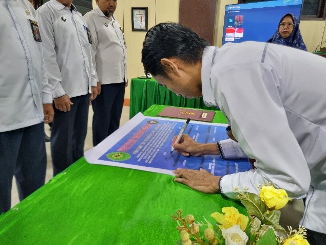 Hal 2 berita perjanjian kinerja